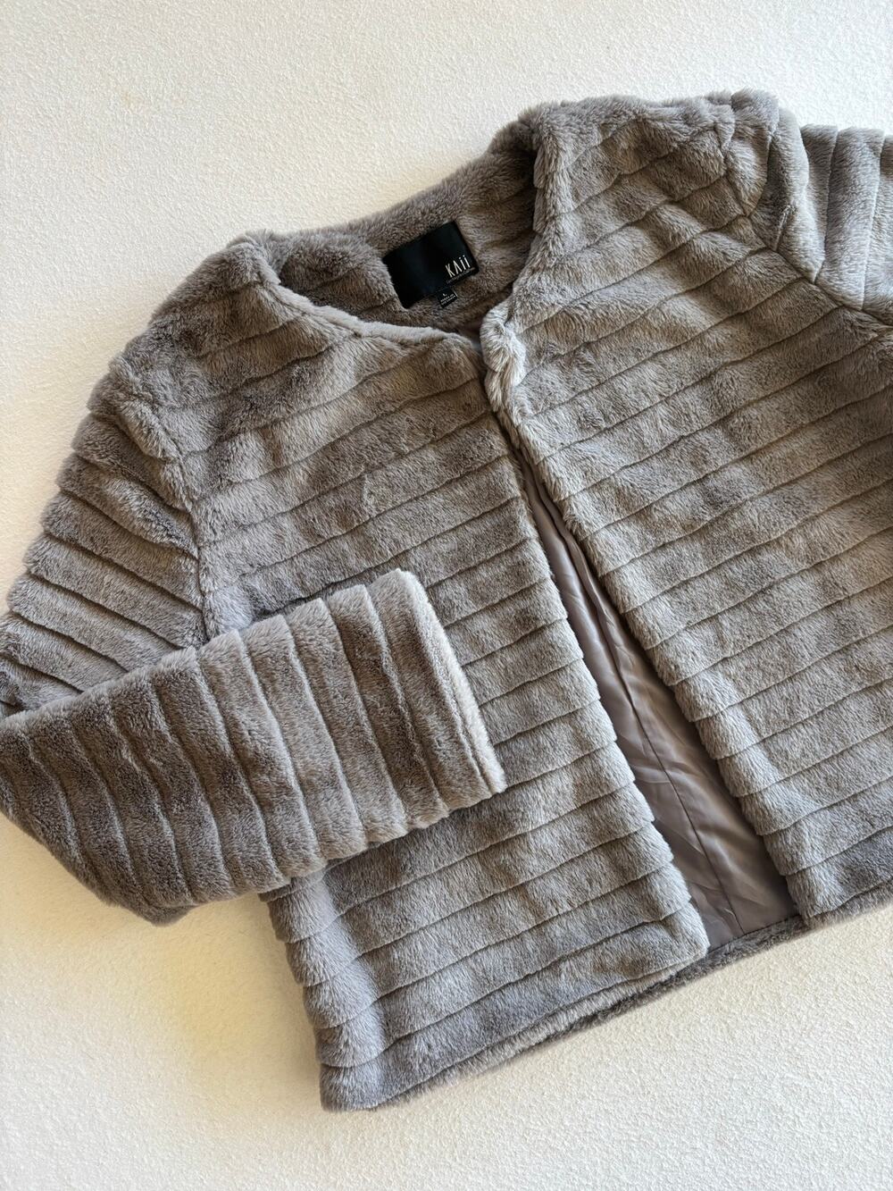 Kaii Los Angeles Faux Fur Short Open Jacket Women’s Large Gray Mob Wife Scandi